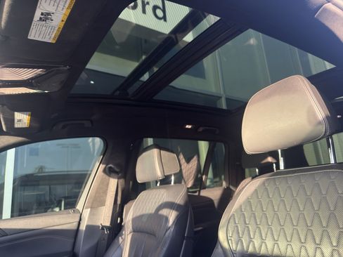 Used 2022 BMW X7 xDrive40i w/ M Sport Package image 9