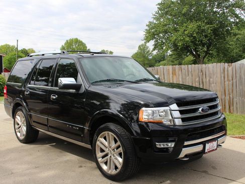 Used 2016 Ford Expedition Platinum AWD/4WD image 2