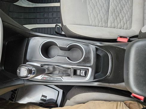 Used 2021 Chevrolet Equinox LT FWD image 16