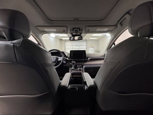Used 2024 Toyota Sienna XLE image 17