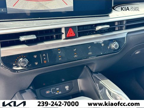 New 2026 Kia Sorento LX FWD image 32