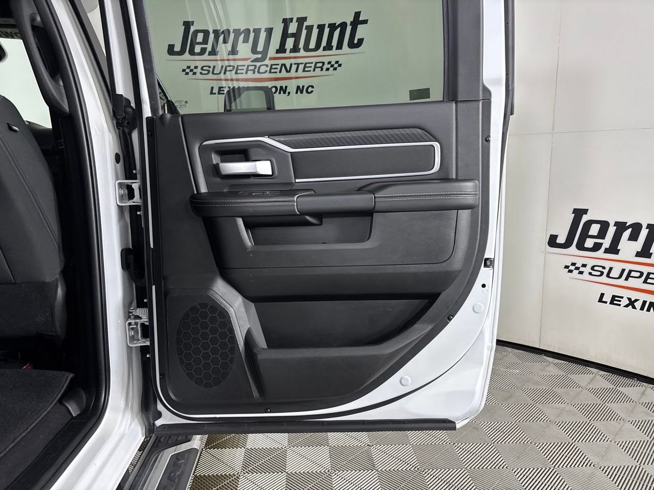 Used 2025 RAM 2500 Big Horn AWD/4WD image 27