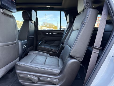 Used 2023 GMC Yukon Denali w/ Denali Reserve Package image 34