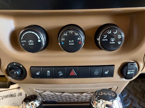 Used 2014 Jeep Wrangler Unlimited Sahara w/ Dual Top Group AWD/4WD image 16