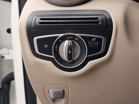 Used 2022 Mercedes-Benz GLC 300 4MATIC image 28