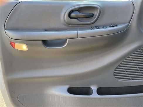 Used 2002 Ford F150 XLT image 12