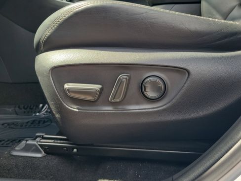 Used 2019 Toyota RAV4 XLE Premium image 23