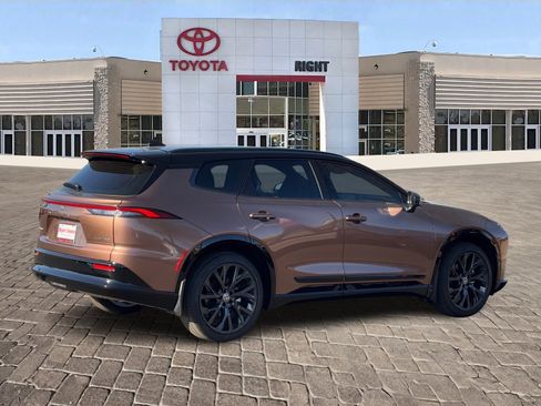 Used 2026 Toyota Crown Signia w/ Advanced Technology Package image 7