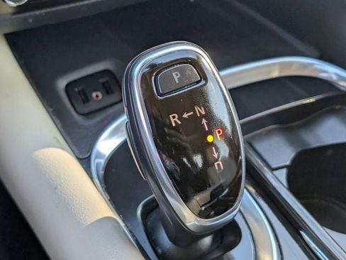 Used 2019 Buick Enclave Essence image 18