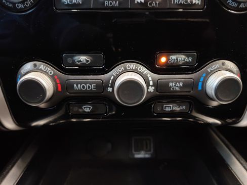 Used 2020 Nissan Pathfinder SV image 19