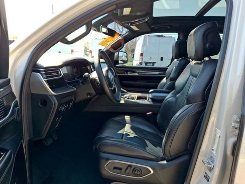 Used 2022 Jeep Wagoneer Series III w/ Premium Group I AWD/4WD image 19