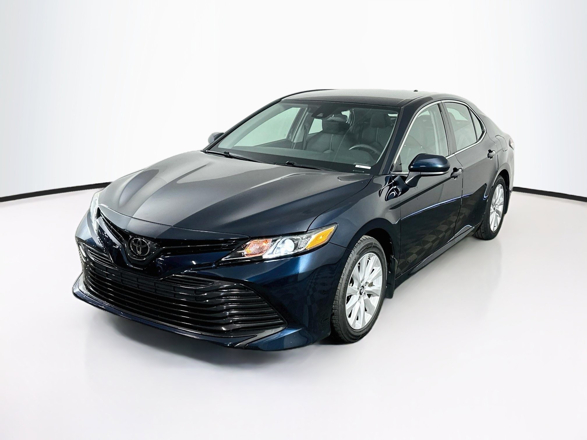 Used 2019 Toyota Camry LE FWD image 3