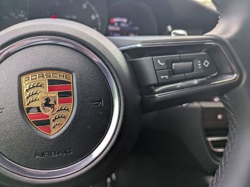 Used 2025 Porsche Macan AWD/4WD image 18