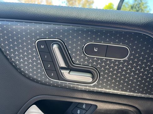 Used 2025 Mercedes-Benz GLB 250 image 22