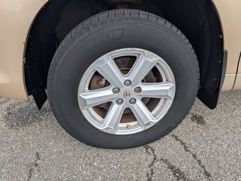 Used 2010 Toyota Highlander 4WD image 28