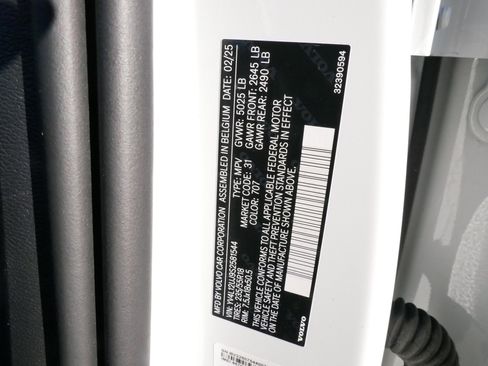 Used 2025 Volvo XC40 B5 Core image 35