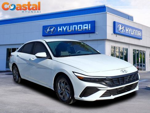 Certified 2025 Hyundai Elantra Blue w/ Cargo Package image 1