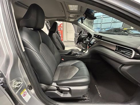 Used 2019 Toyota Camry SE image 38