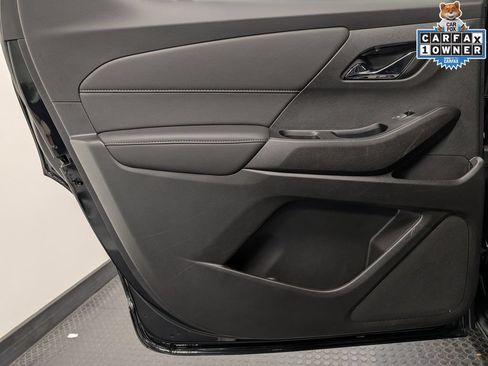 Used 2023 Chevrolet Traverse LT FWD image 26