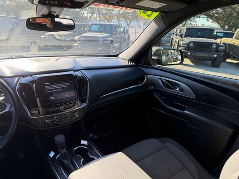 Used 2022 Chevrolet Traverse LT image 36