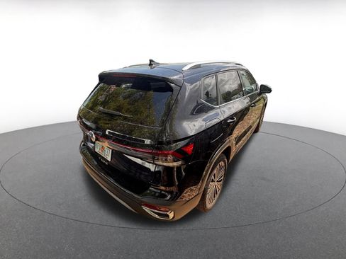 Used 2025 Volkswagen Taos SE image 6