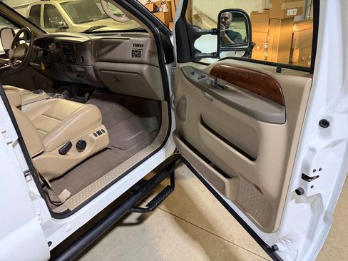 Used 2002 Ford F350 Lariat image 21