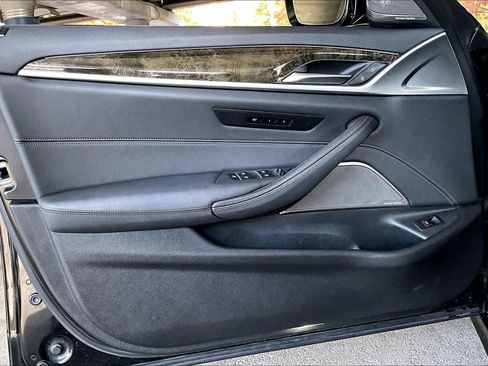 Used 2022 BMW 530i w/ M Sport Package image 21