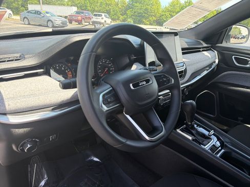 Used 2025 Jeep Compass Sport AWD/4WD image 12