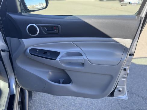 Used 2015 Toyota Tacoma 4x4 Access Cab V6 w/ TRD Off-Road Package image 38