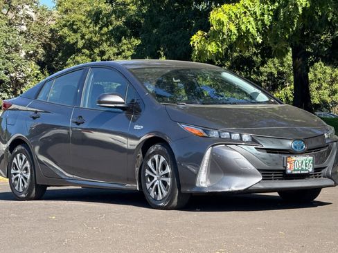 Used 2020 Toyota Prius Prime XLE FWD image 9