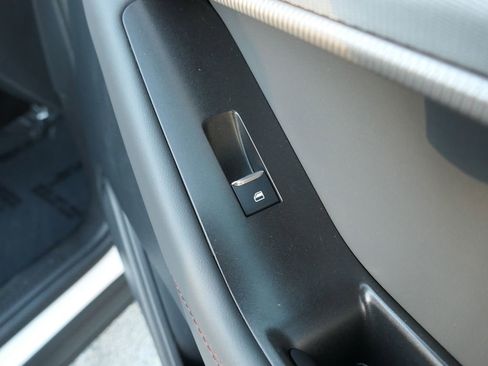 Used 2025 Ford Explorer Active w/ Active Comfort Package image 27