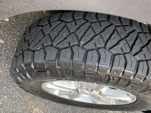 Used 2016 Toyota Tundra SR5 w/ SR5 Upgrade Package image 11