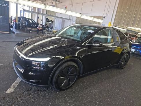 Used 2026 Tesla Model Y AWD image 1