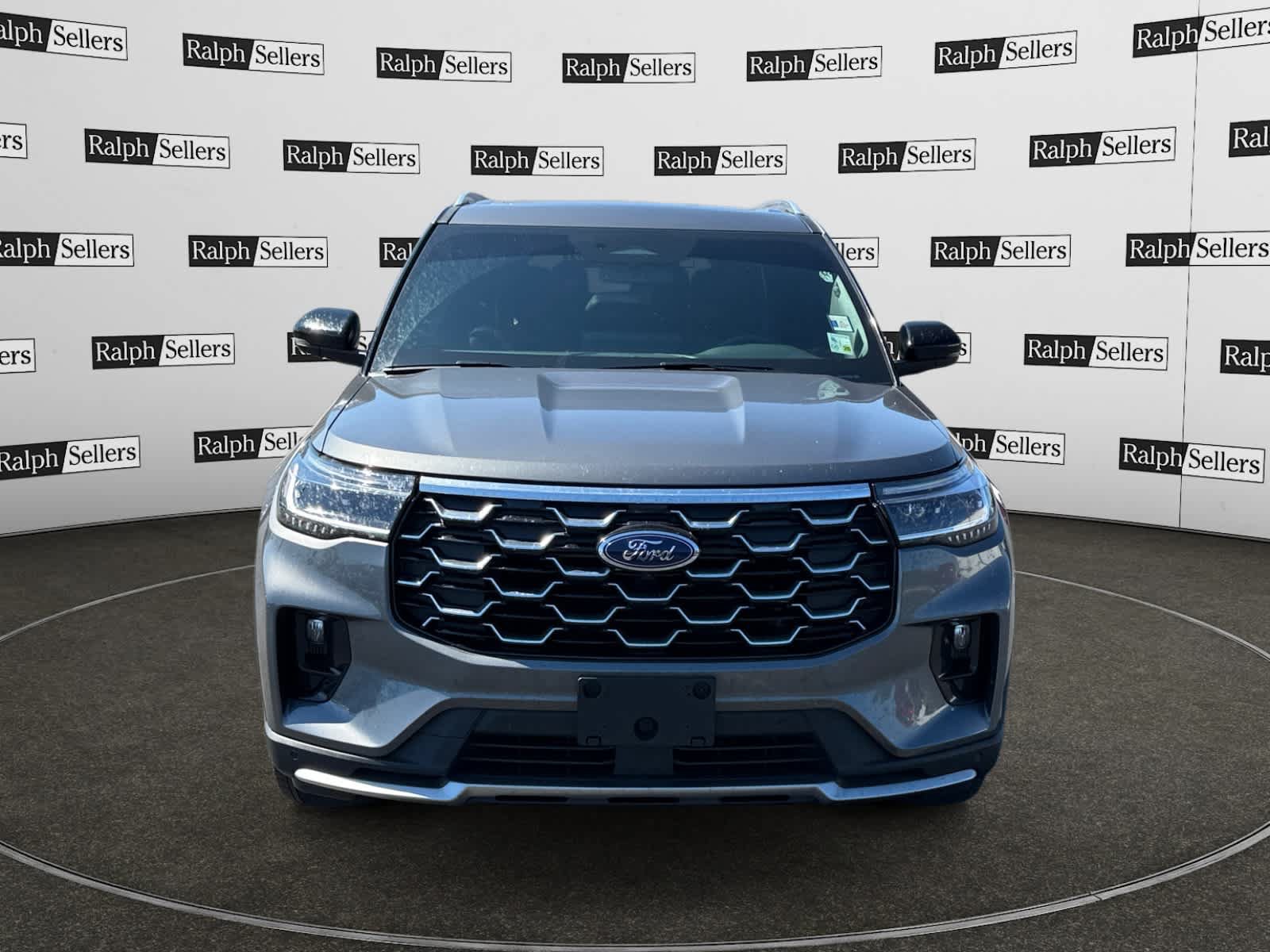 Used 2025 Ford Explorer Platinum RWD image 8