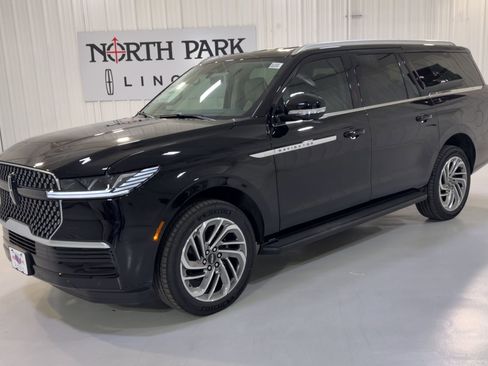 New 2026 Lincoln Navigator L Premier AWD/4WD image 5