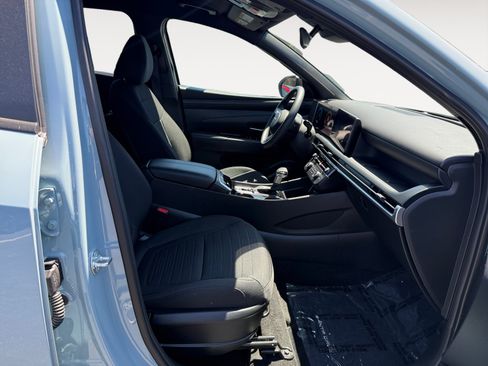 Certified 2025 Hyundai Santa Cruz SE FWD image 19