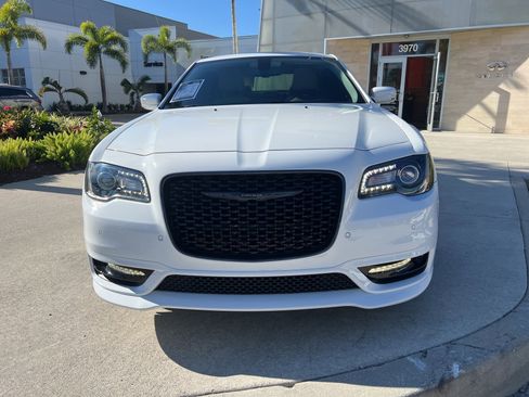 Used 2022 Chrysler 300 Touring L w/ Popular Equipment Group image 4