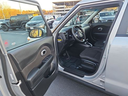 Used 2019 Kia Soul image 12