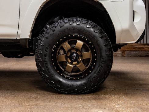 Used 2017 Toyota 4Runner TRD Off-Road Premium image 11