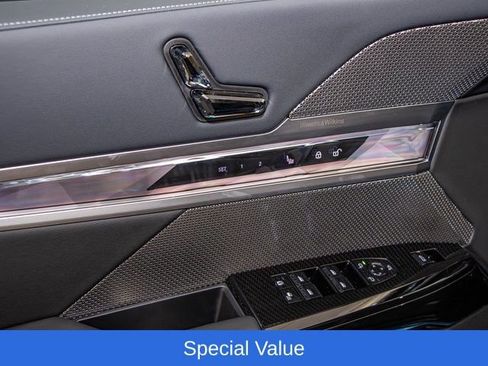 Used 2025 BMW 760i xDrive w/ Premium Package AWD/4WD image 14