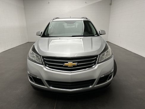 Used 2017 Chevrolet Traverse LT w/ Style and Technology Package FWD image 3