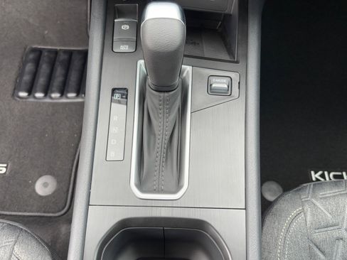 New 2026 Nissan Kicks SV image 27