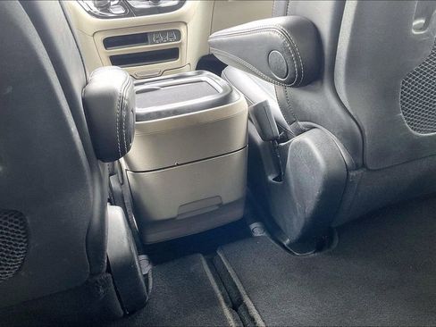 Used 2024 Chrysler Pacifica Touring-L FWD image 34