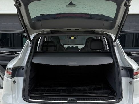 Used 2022 Porsche Cayenne E-Hybrid image 6