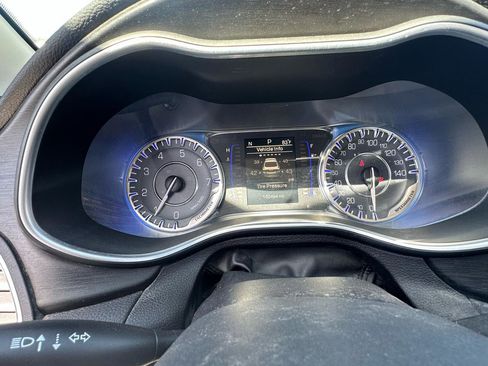 Used 2015 Chrysler 200 Limited w/ Convenience Group image 13