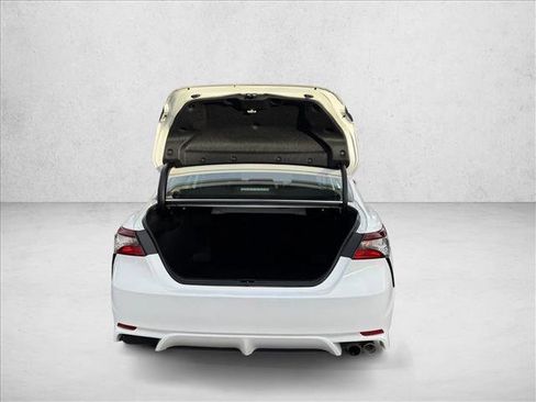 Used 2024 Toyota Camry SE image 7