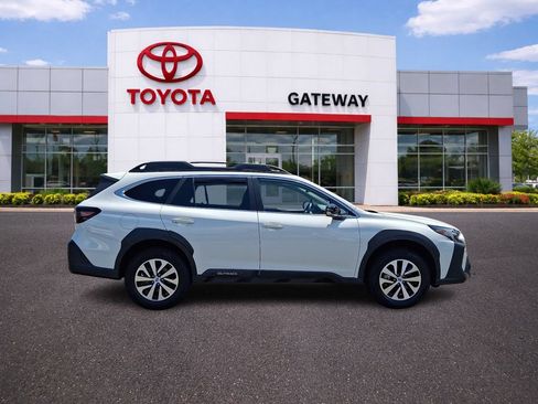 Used 2024 Subaru Outback Premium AWD/4WD image 4