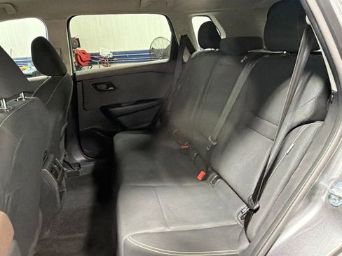 Used 2023 Nissan Rogue S AWD/4WD image 12