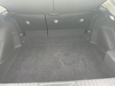 Used 2025 Toyota Prius LE image 31