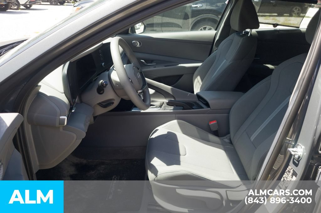 Used 2026 Hyundai Elantra SE FWD image 6